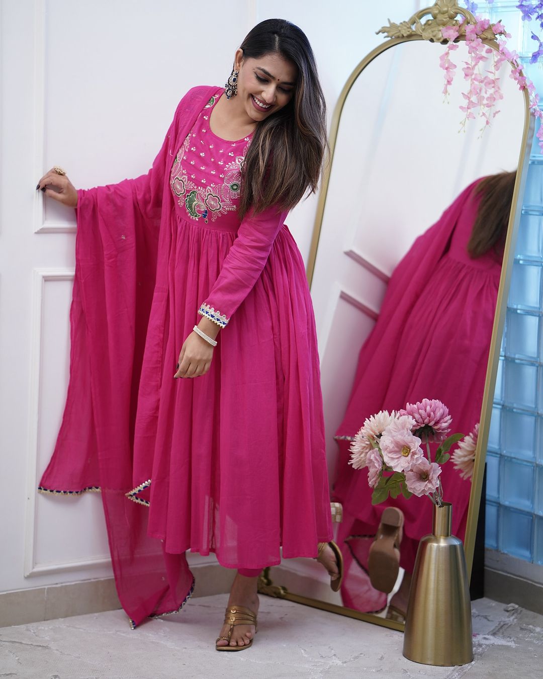 Graceful Women Kurta Sets