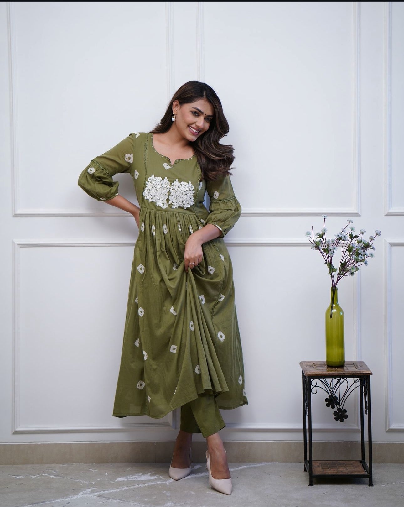 Womens  comfortable and look classy pure mul mul cotton pant set with work detailing Green